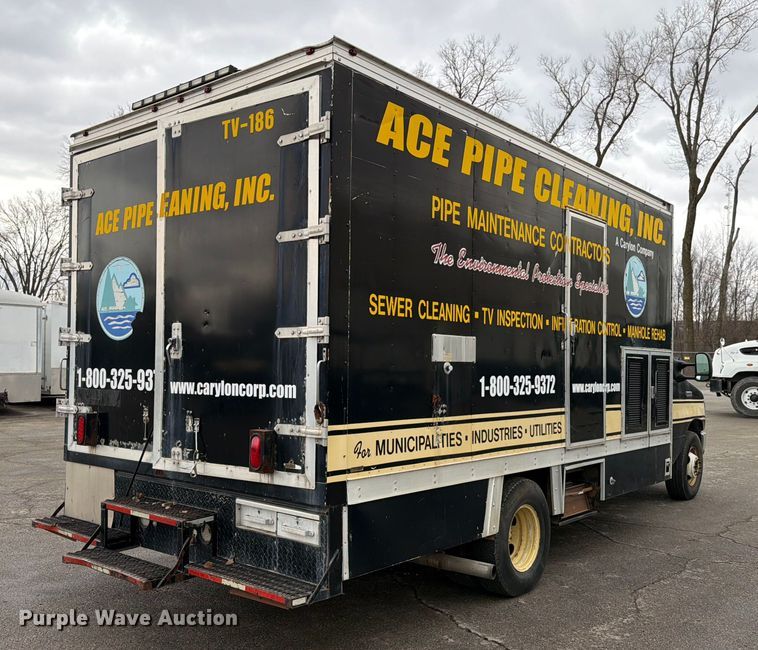 image for item ED5112 2009 Ford E450 Super Duty delivery van