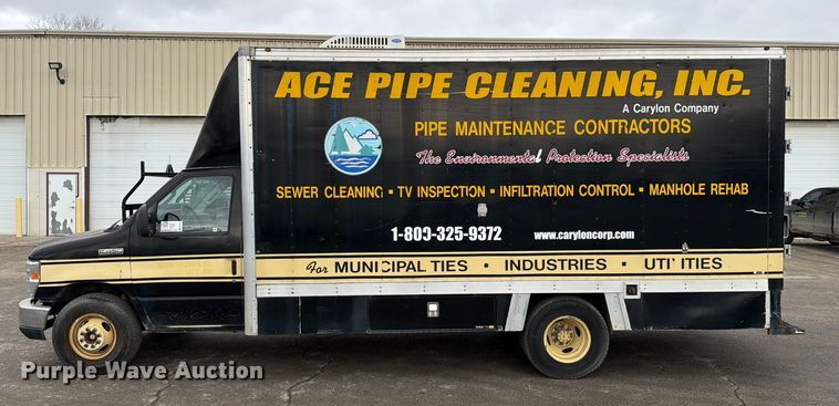 image for item ED5112 2009 Ford E450 Super Duty delivery van