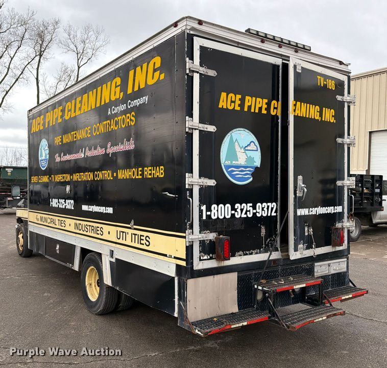 image for item ED5112 2009 Ford E450 Super Duty delivery van