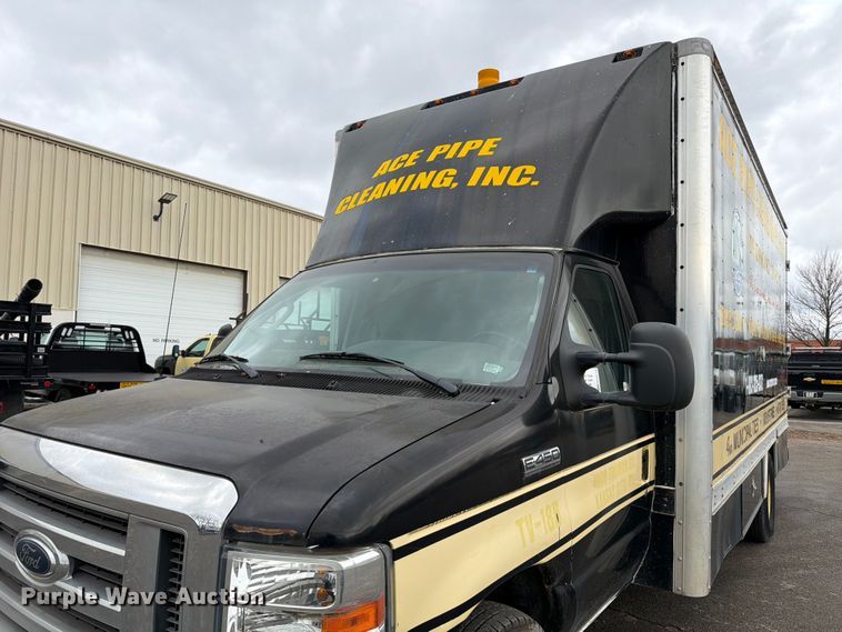 image for item ED5112 2009 Ford E450 Super Duty delivery van