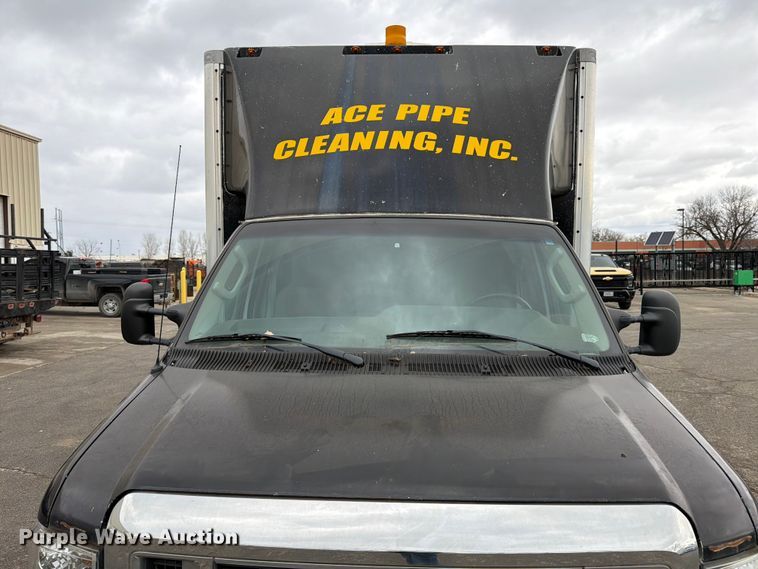 image for item ED5112 2009 Ford E450 Super Duty delivery van