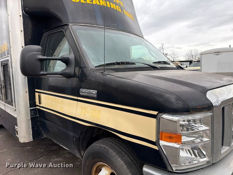 image for item ED5112 2009 Ford E450 Super Duty delivery van