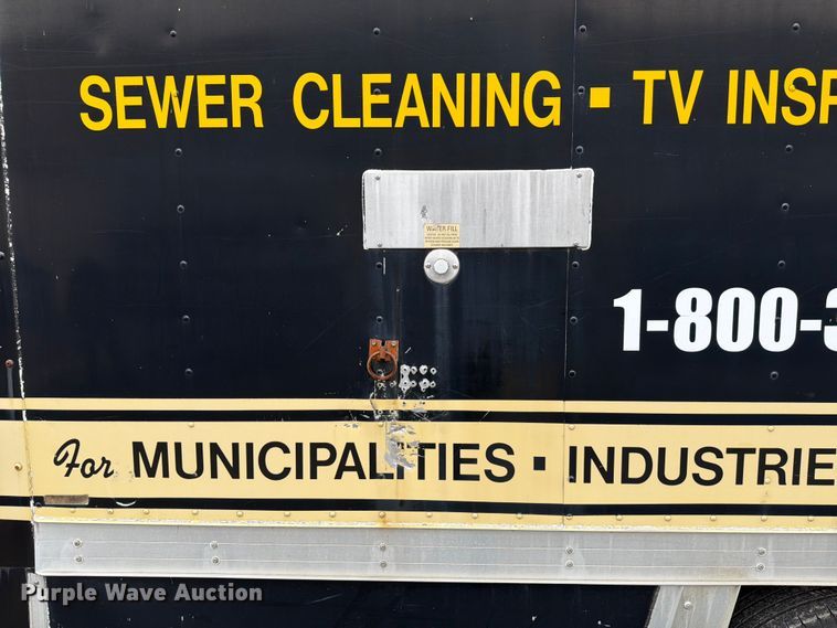 image for item ED5112 2009 Ford E450 Super Duty delivery van