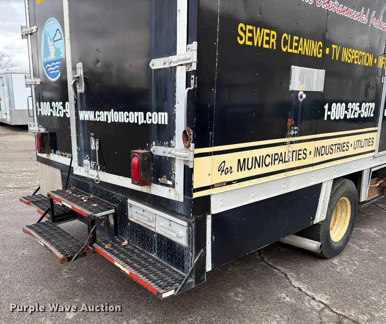 image for item ED5112 2009 Ford E450 Super Duty delivery van