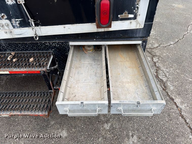 image for item ED5112 2009 Ford E450 Super Duty delivery van