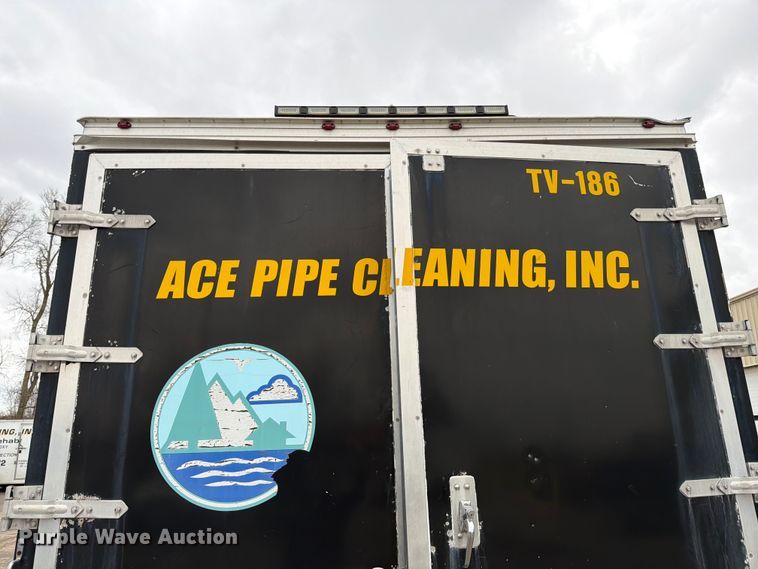 image for item ED5112 2009 Ford E450 Super Duty delivery van