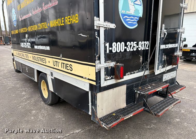 image for item ED5112 2009 Ford E450 Super Duty delivery van