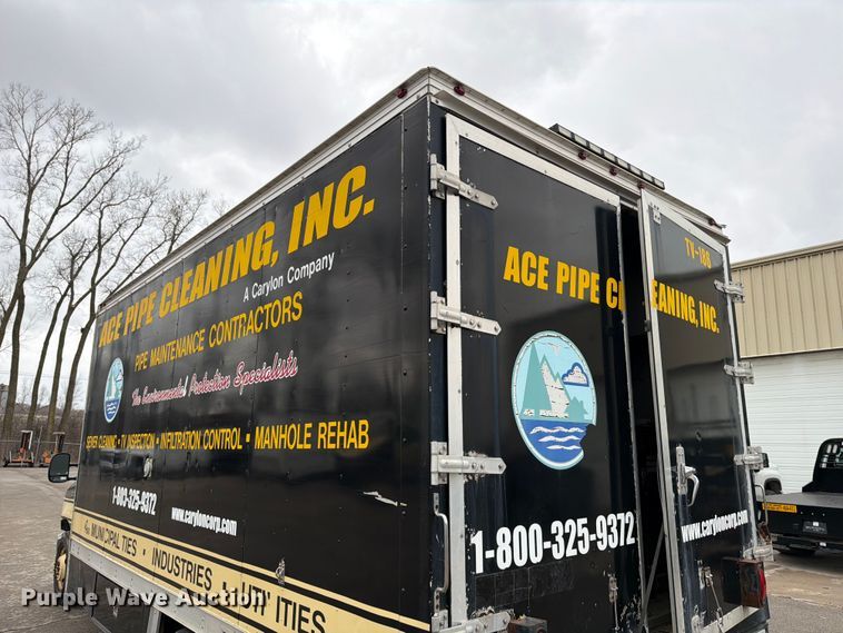 image for item ED5112 2009 Ford E450 Super Duty delivery van