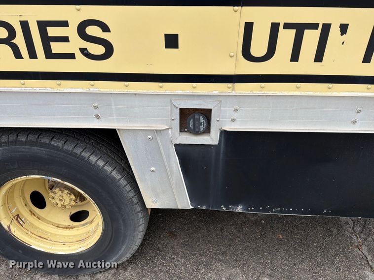 image for item ED5112 2009 Ford E450 Super Duty delivery van