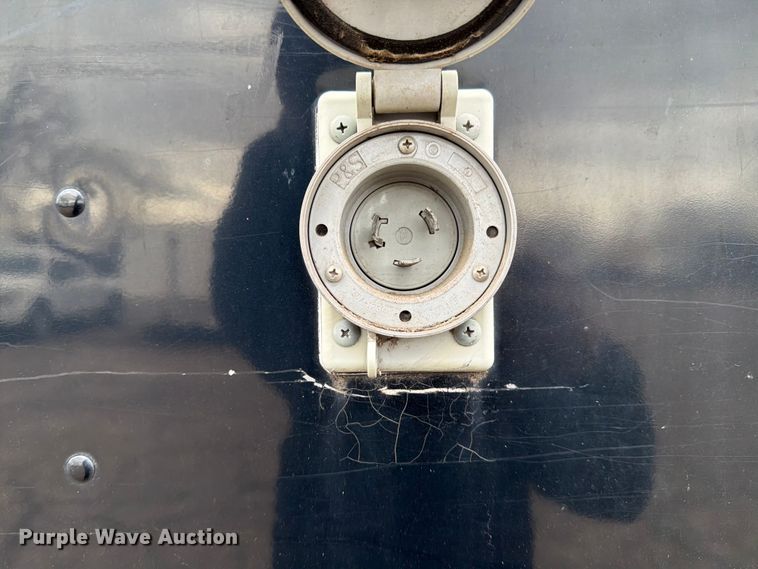 image for item ED5112 2009 Ford E450 Super Duty delivery van