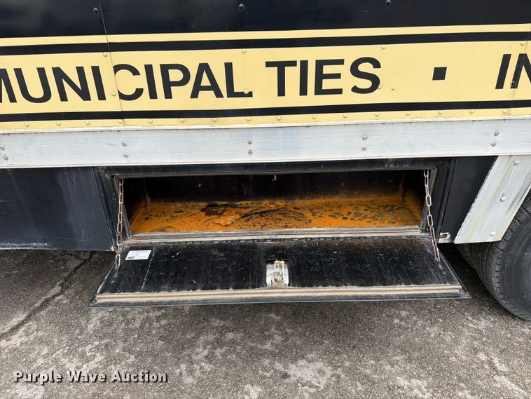 image for item ED5112 2009 Ford E450 Super Duty delivery van