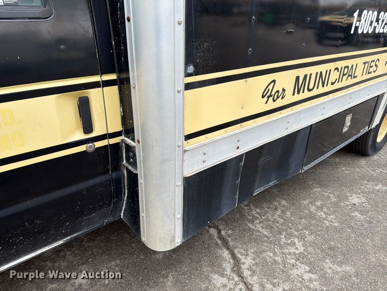 image for item ED5112 2009 Ford E450 Super Duty delivery van