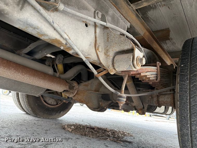 image for item ED5112 2009 Ford E450 Super Duty delivery van