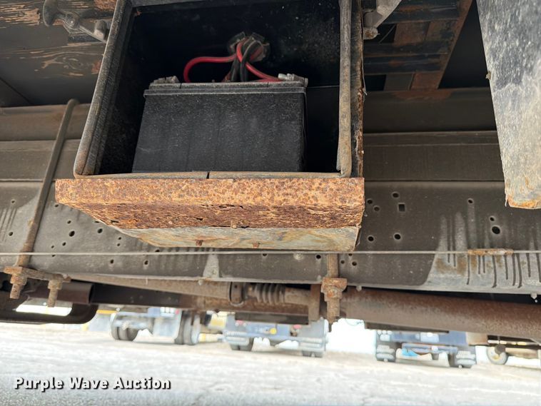 image for item ED5112 2009 Ford E450 Super Duty delivery van