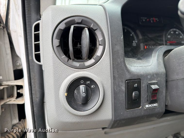 image for item ED5112 2009 Ford E450 Super Duty delivery van