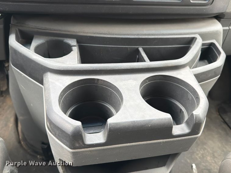 image for item ED5112 2009 Ford E450 Super Duty delivery van