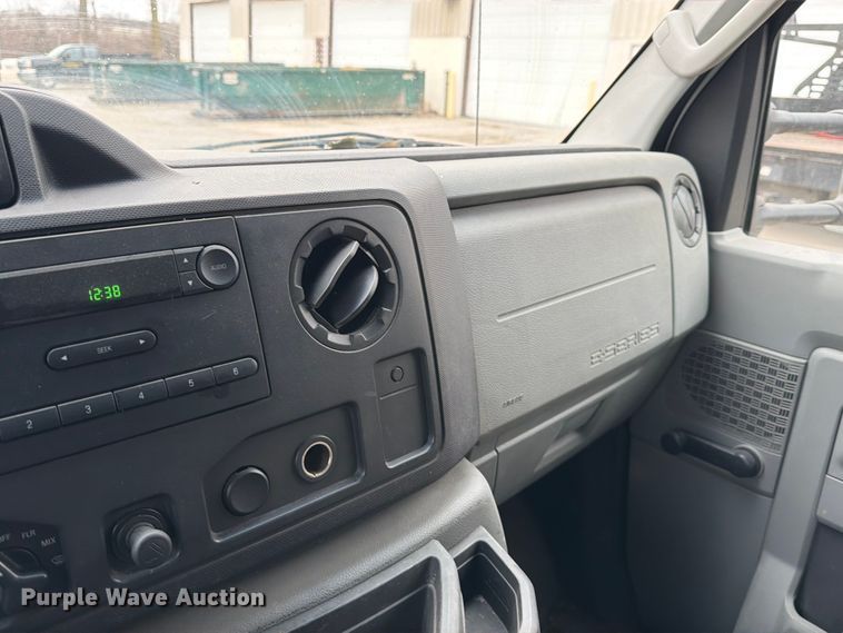 image for item ED5112 2009 Ford E450 Super Duty delivery van