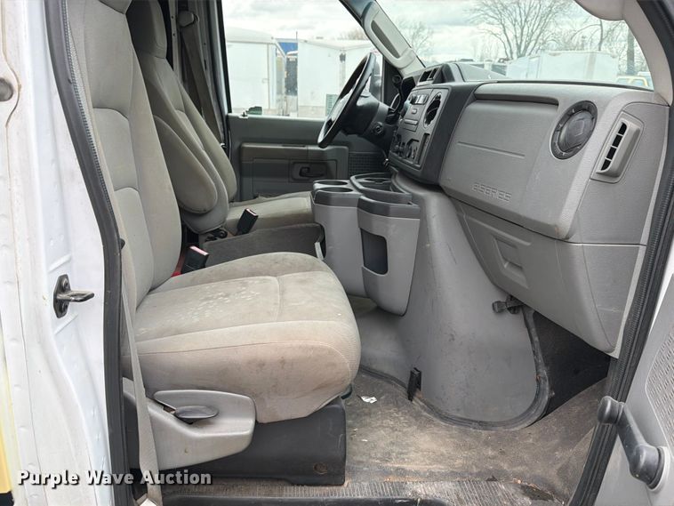 image for item ED5112 2009 Ford E450 Super Duty delivery van