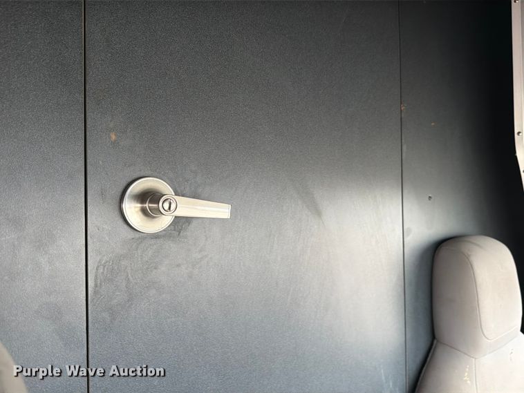 image for item ED5112 2009 Ford E450 Super Duty delivery van