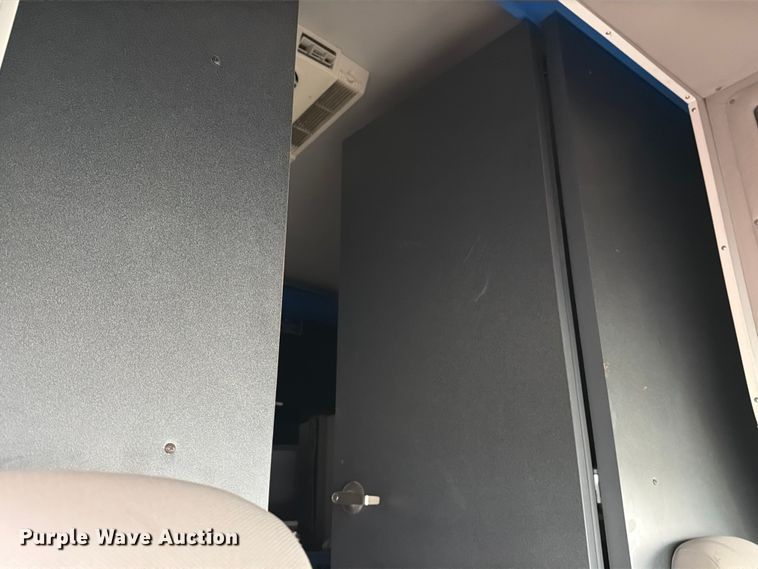 image for item ED5112 2009 Ford E450 Super Duty delivery van