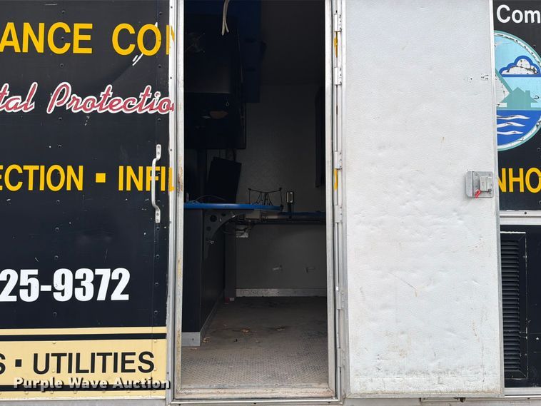 image for item ED5112 2009 Ford E450 Super Duty delivery van