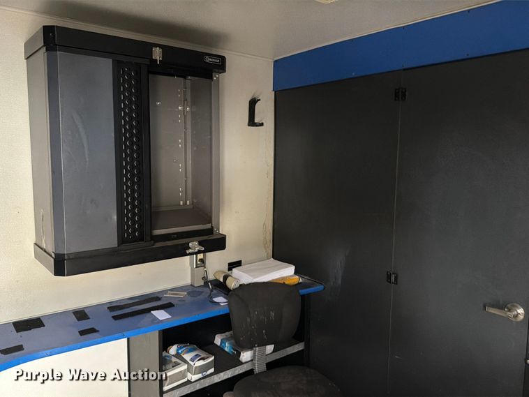 image for item ED5112 2009 Ford E450 Super Duty delivery van