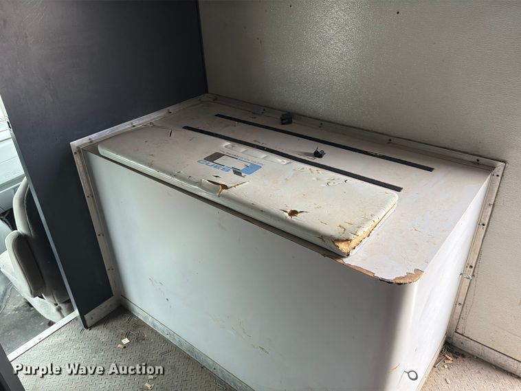 image for item ED5112 2009 Ford E450 Super Duty delivery van