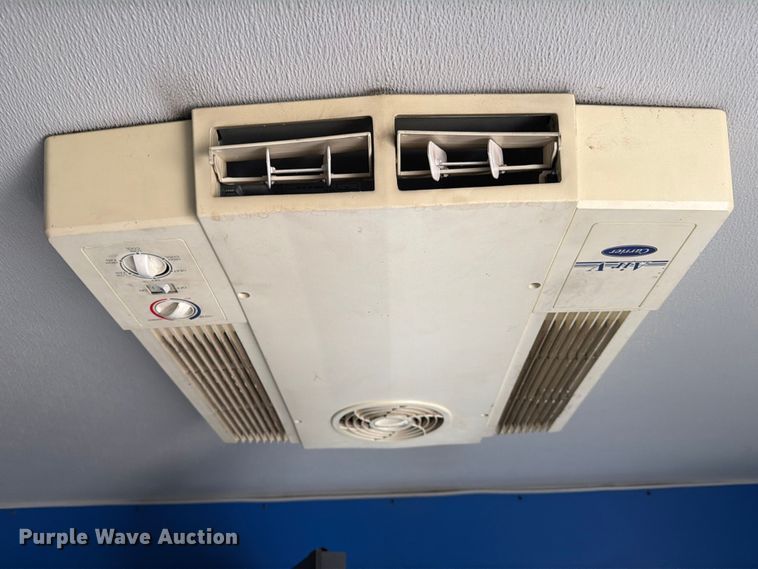 image for item ED5112 2009 Ford E450 Super Duty delivery van