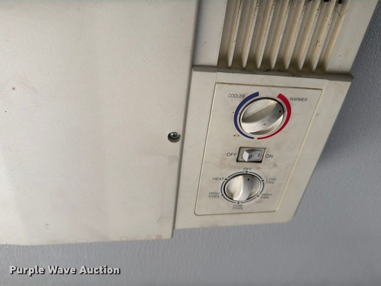 image for item ED5112 2009 Ford E450 Super Duty delivery van