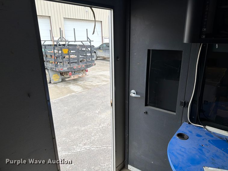 image for item ED5112 2009 Ford E450 Super Duty delivery van