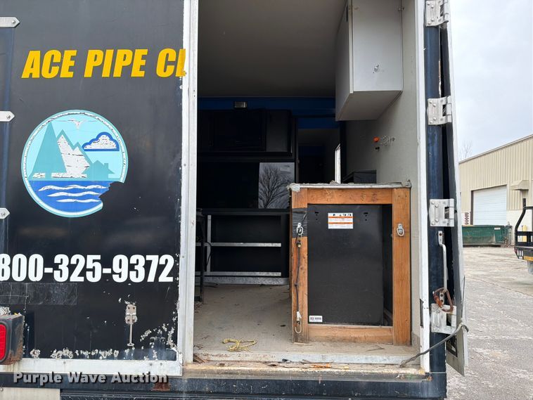 image for item ED5112 2009 Ford E450 Super Duty delivery van