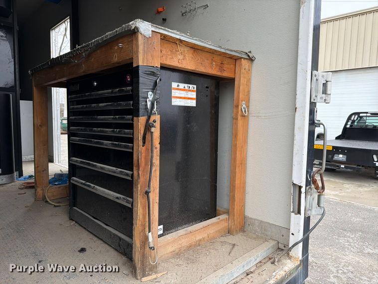 image for item ED5112 2009 Ford E450 Super Duty delivery van