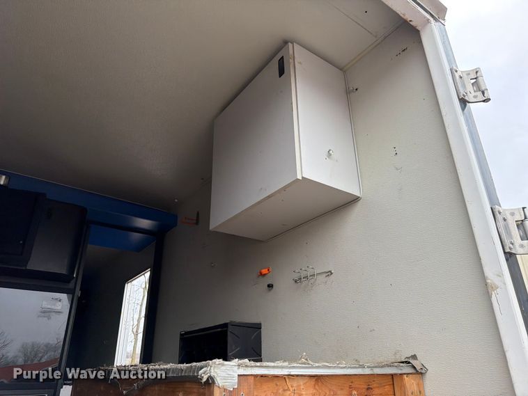 image for item ED5112 2009 Ford E450 Super Duty delivery van