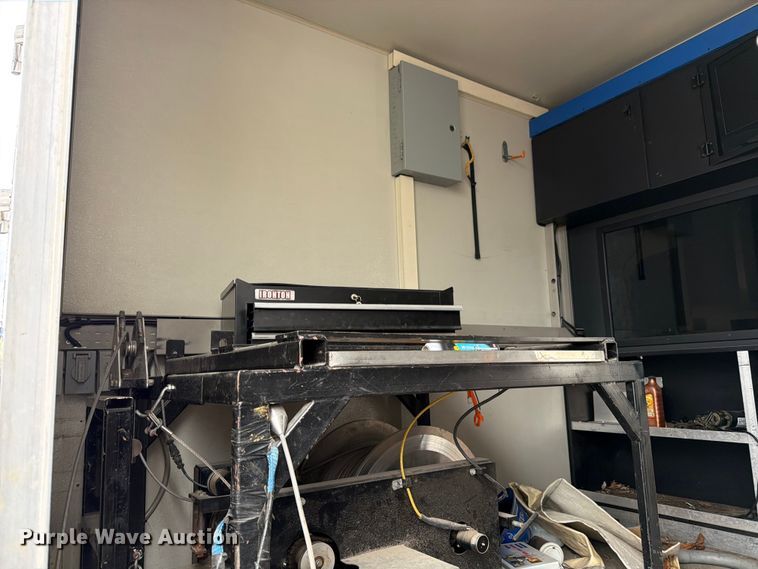 image for item ED5112 2009 Ford E450 Super Duty delivery van