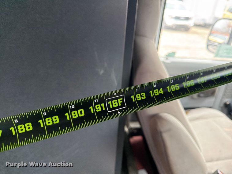 image for item ED5112 2009 Ford E450 Super Duty delivery van