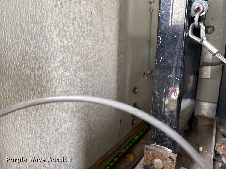 image for item ED5112 2009 Ford E450 Super Duty delivery van