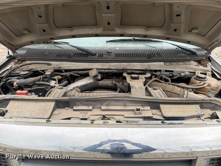 image for item ED5112 2009 Ford E450 Super Duty delivery van