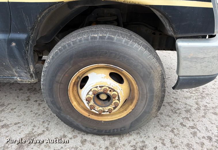 image for item ED5112 2009 Ford E450 Super Duty delivery van