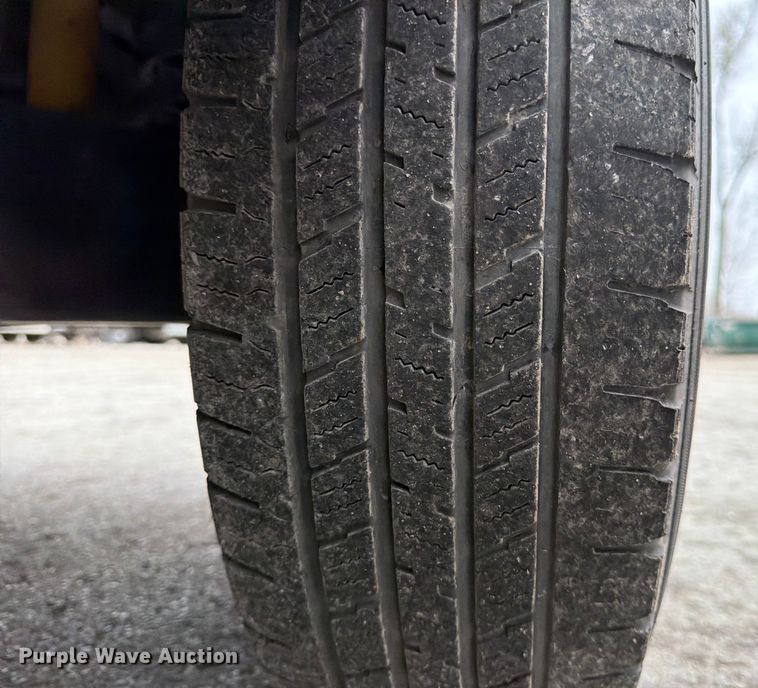 image for item ED5112 2009 Ford E450 Super Duty delivery van