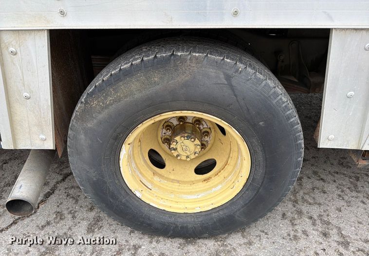 image for item ED5112 2009 Ford E450 Super Duty delivery van