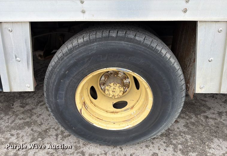 image for item ED5112 2009 Ford E450 Super Duty delivery van