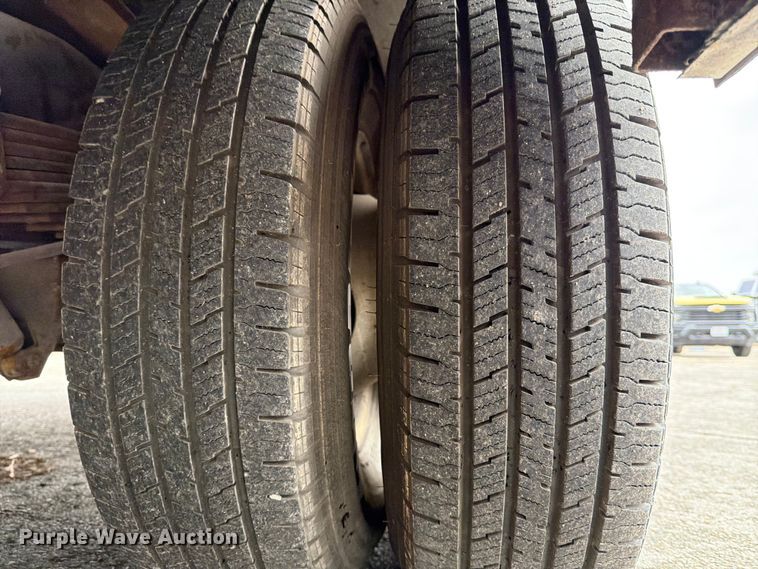 image for item ED5112 2009 Ford E450 Super Duty delivery van