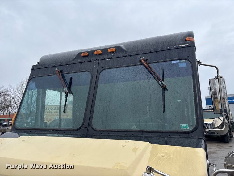 image for item ED5113 1998 GMC delivery van