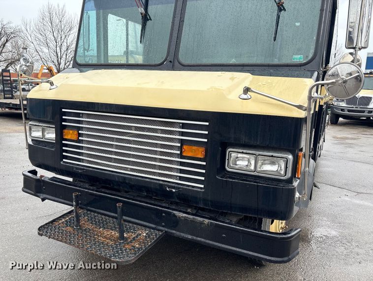 image for item ED5113 1998 GMC delivery van