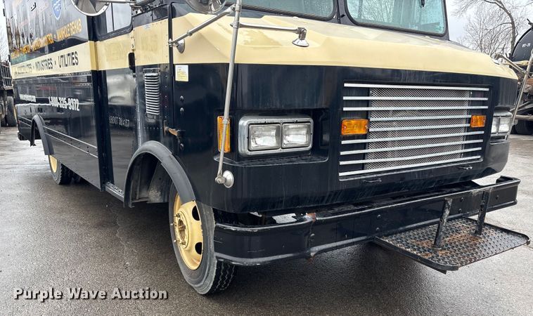 image for item ED5113 1998 GMC delivery van