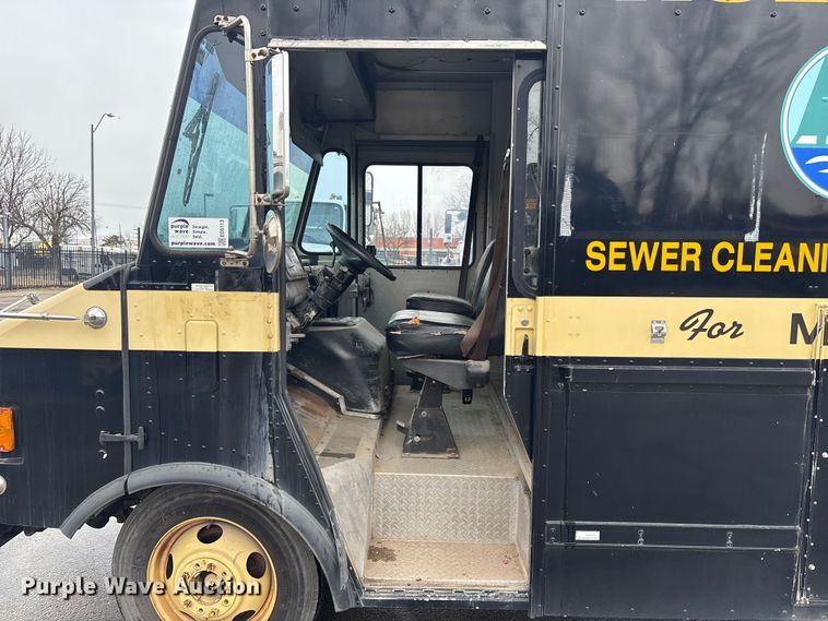 image for item ED5113 1998 GMC delivery van