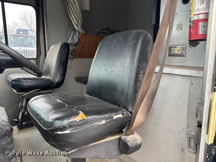 image for item ED5113 1998 GMC delivery van