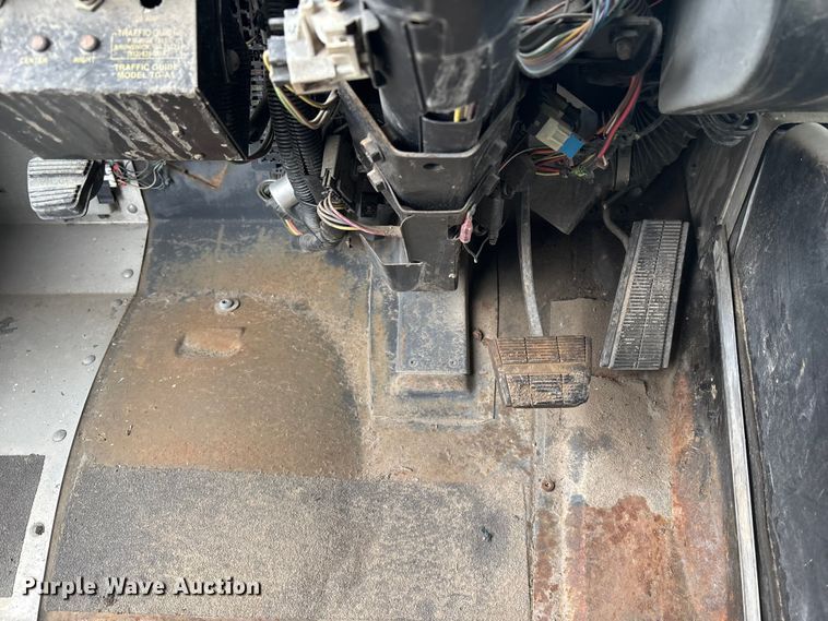 image for item ED5113 1998 GMC delivery van