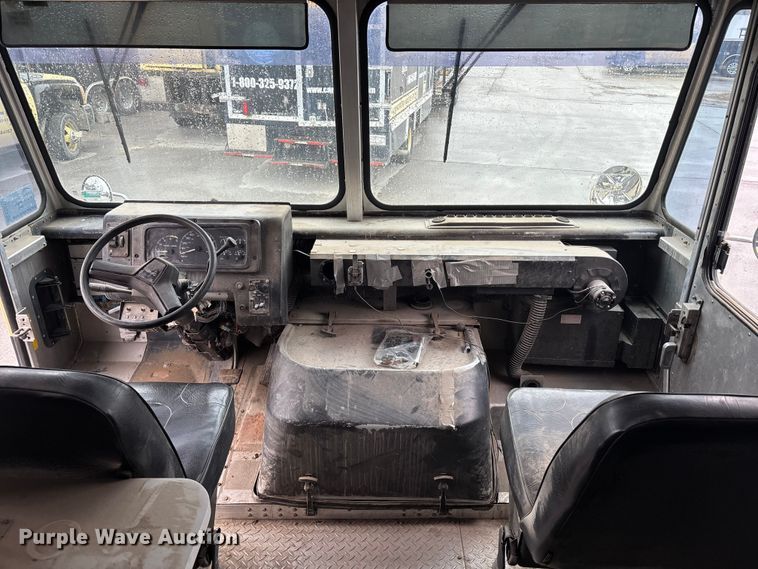 image for item ED5113 1998 GMC delivery van