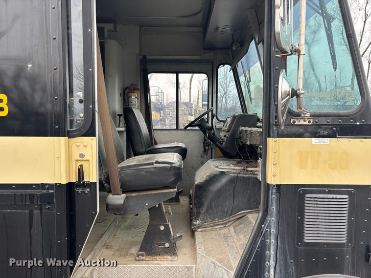 image for item ED5113 1998 GMC delivery van